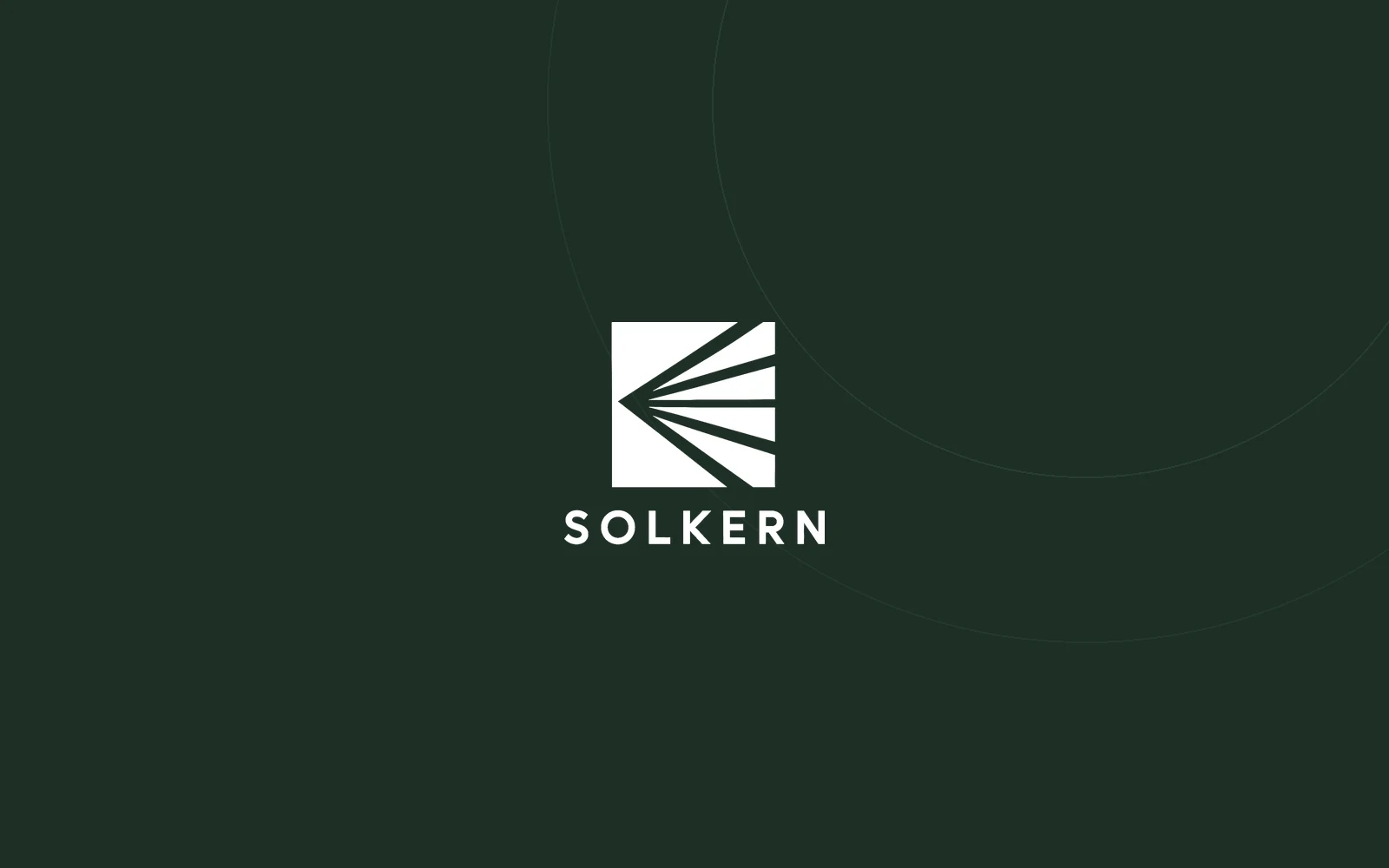 공지·소식 기본 썸네일 — SOLKERN 로고가 놓인 미니멀 데스크